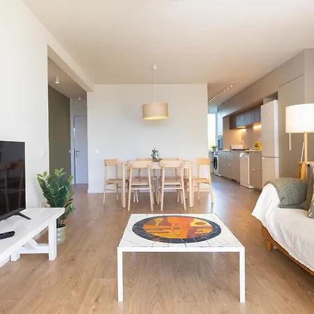 Appartement Lets Holidays Front In Mar, Pine Gavà