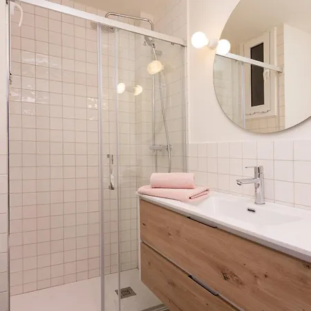 Appartement Lets Holidays Front In Mar, Pine