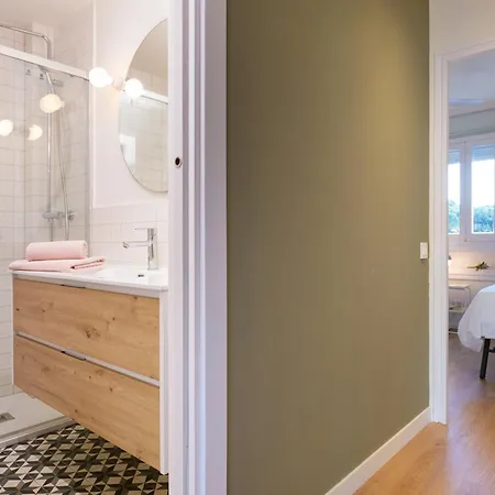 Apartment Lets Holidays Front In Mar, Pine Gava